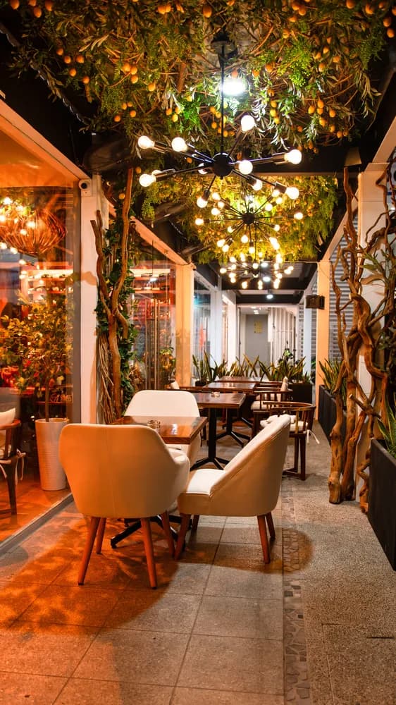 Fachada y acceso principal del restaurante Rosatto