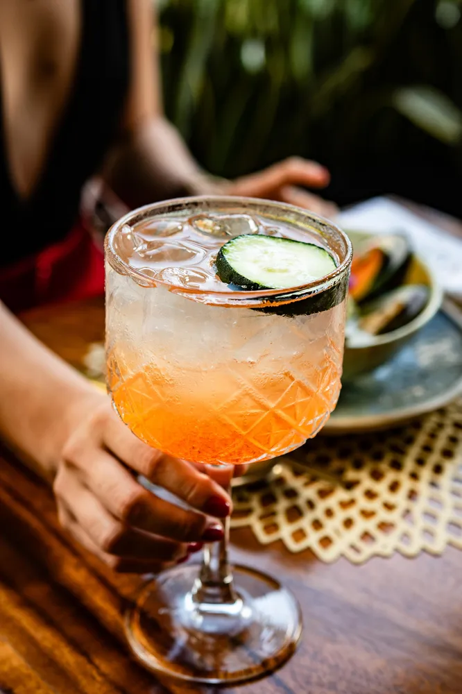 Coctel Aperol Gin bebida en Rosatto Acapulco