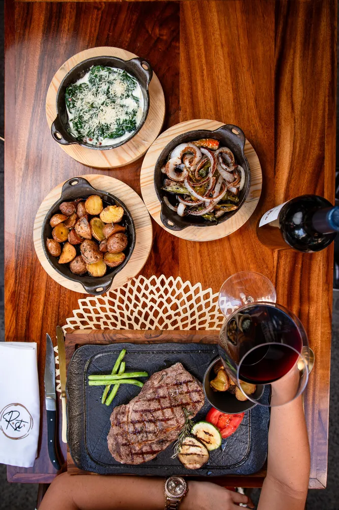 Corte de carne Rib Eye a la parrilla en Rosatto Acapulco